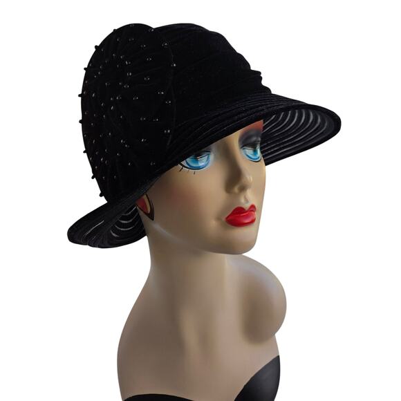 Swan Hat NY Black Velvet Cloche | Flapper 1920s Gatsby Beaded Hat - Picture 1 of 11